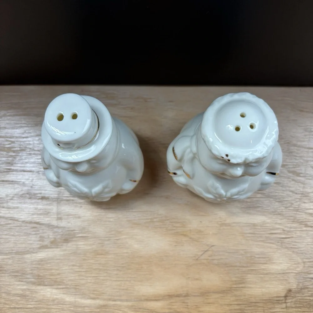 Vintage Formalities by Baum Bros Ivory Snowmen Salt & Pepper Shakers Poinsettia